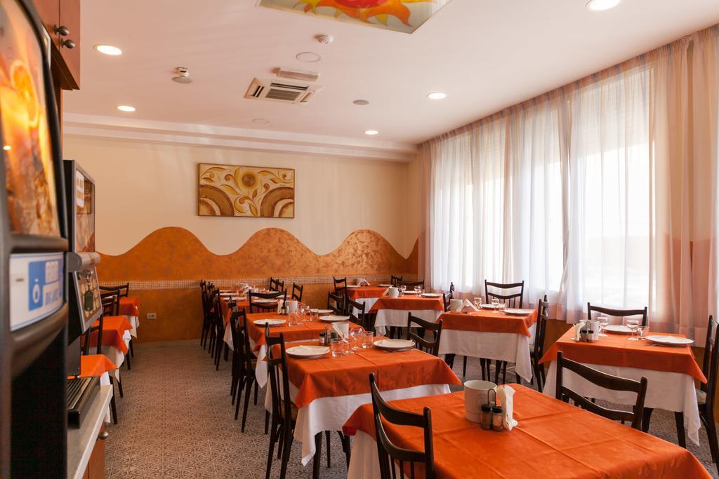 Sandra Hotel