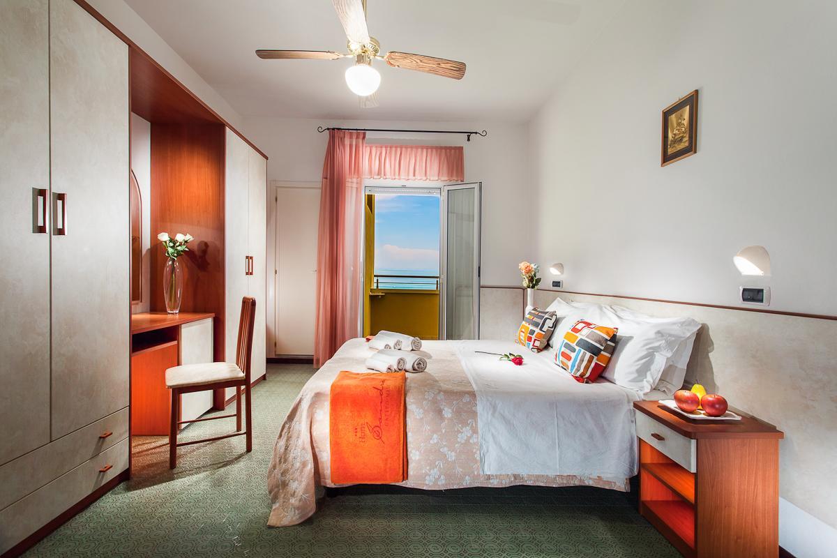 Sandra Hotel